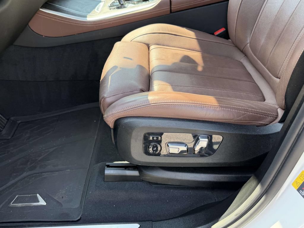 Used 2022 BMW X5 xDrive45e w/ Luxury Seating Package AWD/4WD image 17