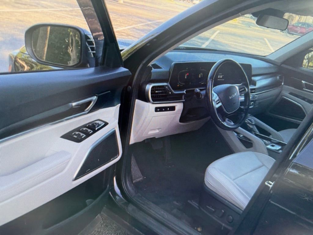 Used 2023 Kia Telluride S AWD/4WD image 3