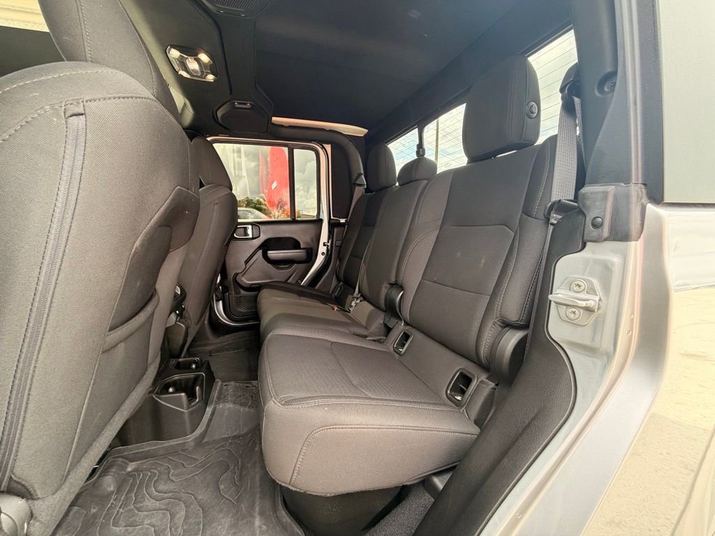 Used 2023 Jeep Gladiator Willys image 10