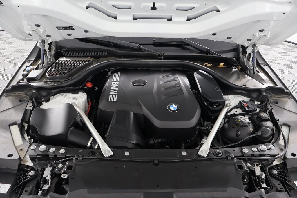Used 2025 BMW 530i w/ Premium Package RWD image 14