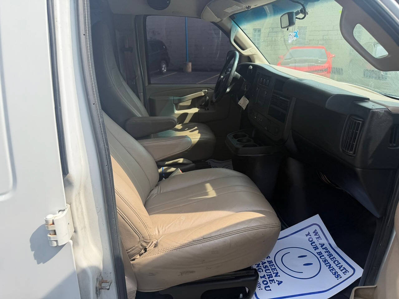 Used 2018 Chevrolet Express 2500 Extended RWD image 21