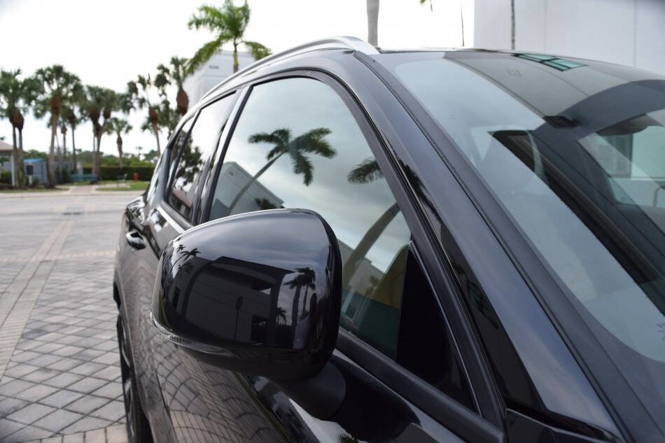 Used 2020 Volvo XC40 T5 Momentum w/ Protection Package Premier image 30