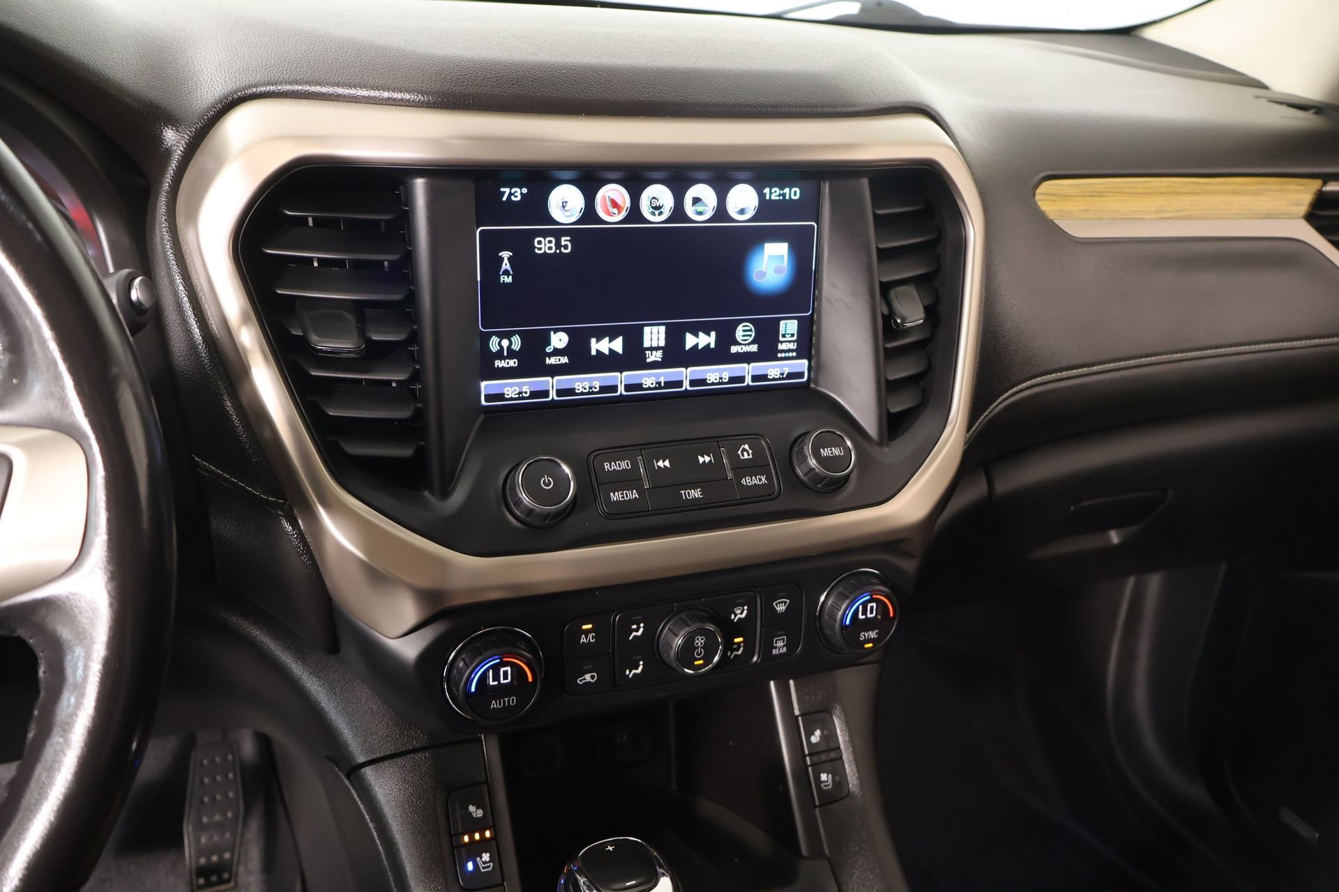 Used 2018 GMC Acadia Denali w/ Technology Package FWD image 5
