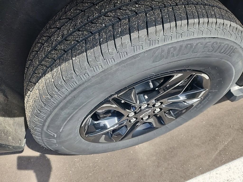 Used 2023 Chevrolet Traverse LT w/ Midnight/Sport Edition image 12