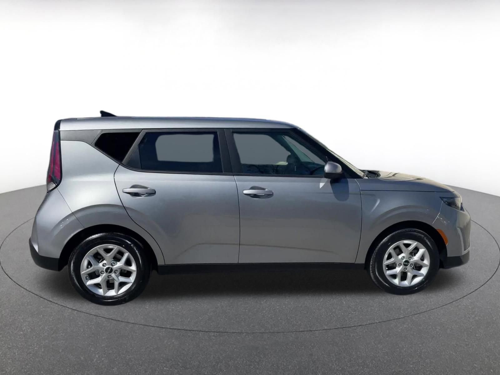 Used 2025 Kia Soul LX w/ LX Technology Package image 16