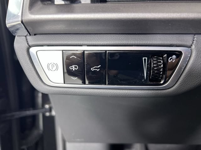 Certified 2026 Cadillac Vistiq Platinum w/ LPO, Floor Liner Package AWD/4WD image 17