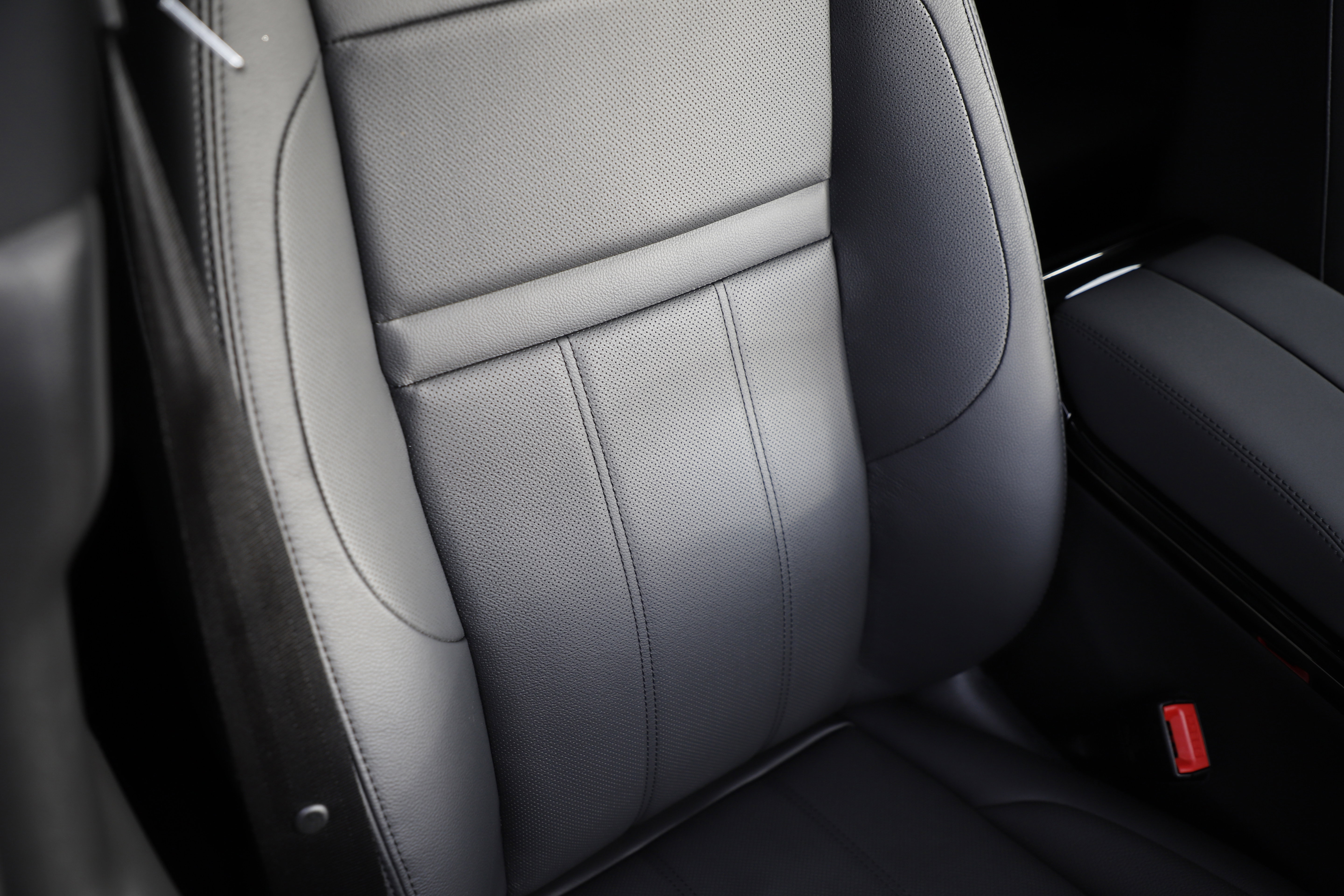 Certified 2025 Land Rover Range Rover Evoque S image 11