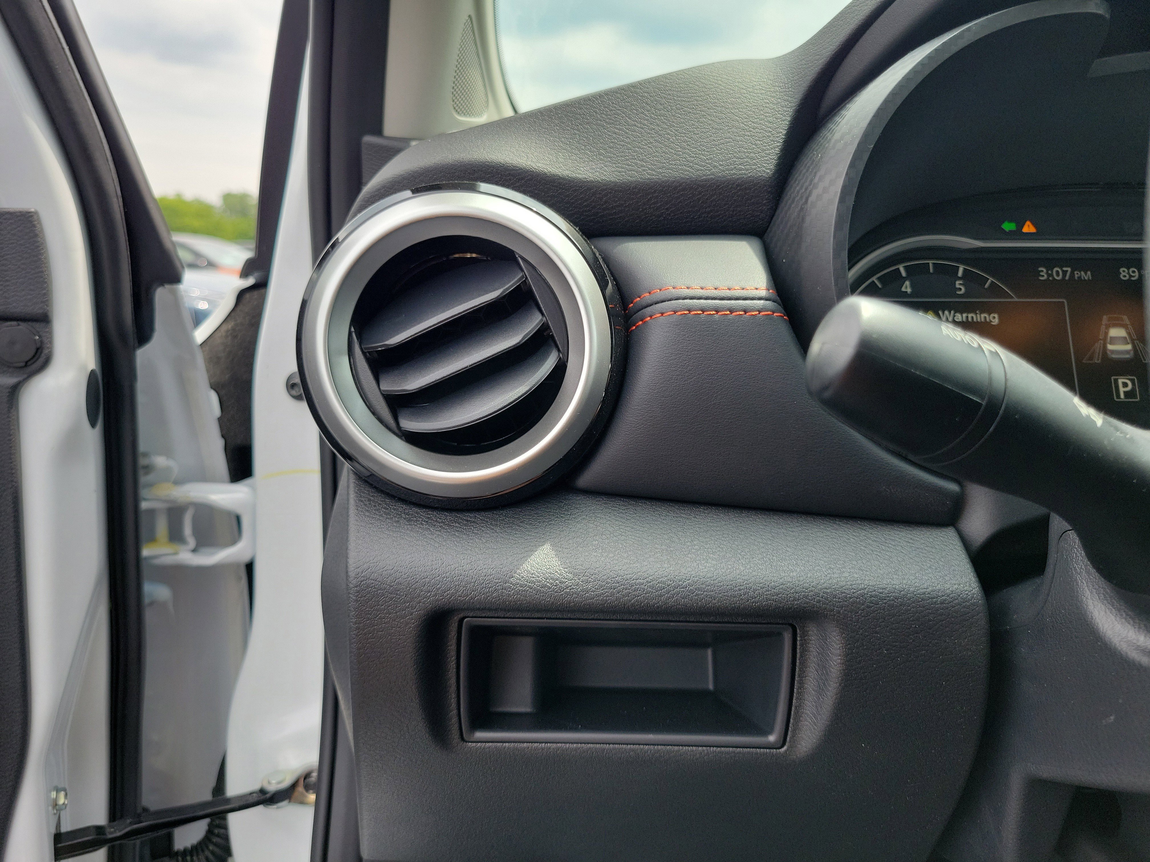 Used 2025 Nissan Versa SR w/ Trunk Package image 20