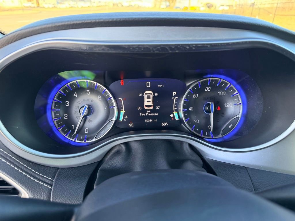 Used 2025 Chrysler Pacifica Limited image 14