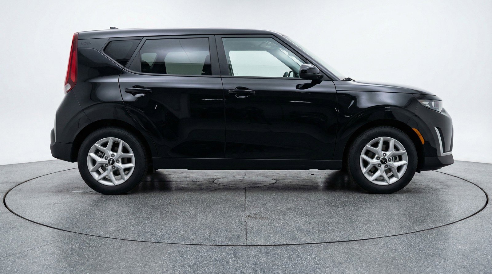 Used 2025 Kia Soul LX w/ LX Technology Package FWD image 11