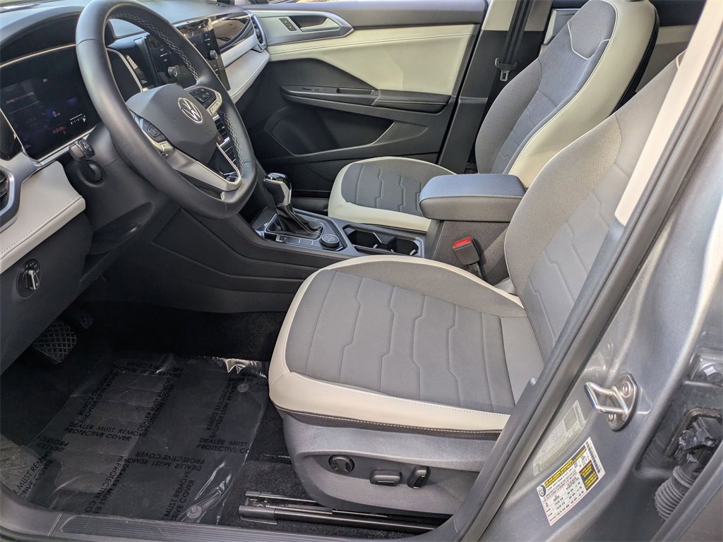 Used 2025 Volkswagen Taos SE image 21