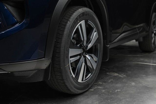 New 2025 Nissan Rogue SL w/ SL Premium Package AWD/4WD image 8