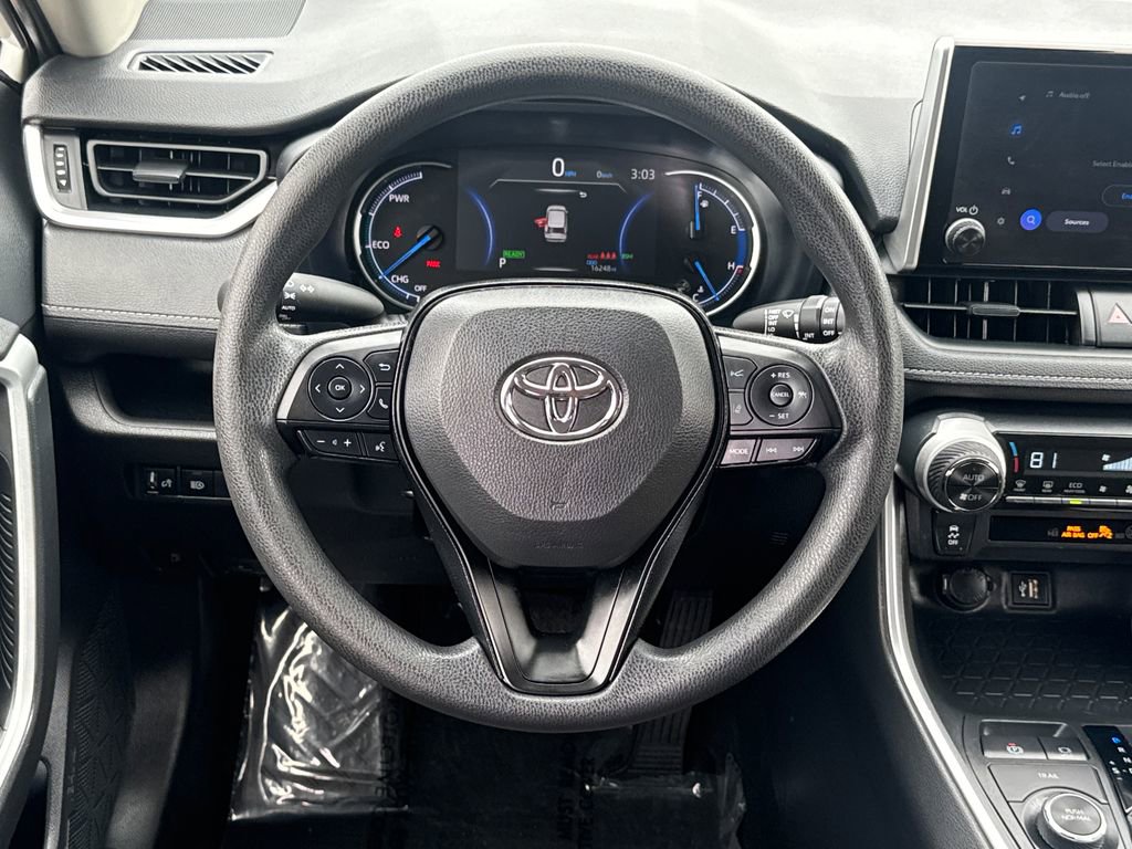 Used 2025 Toyota RAV4 XLE AWD/4WD image 13