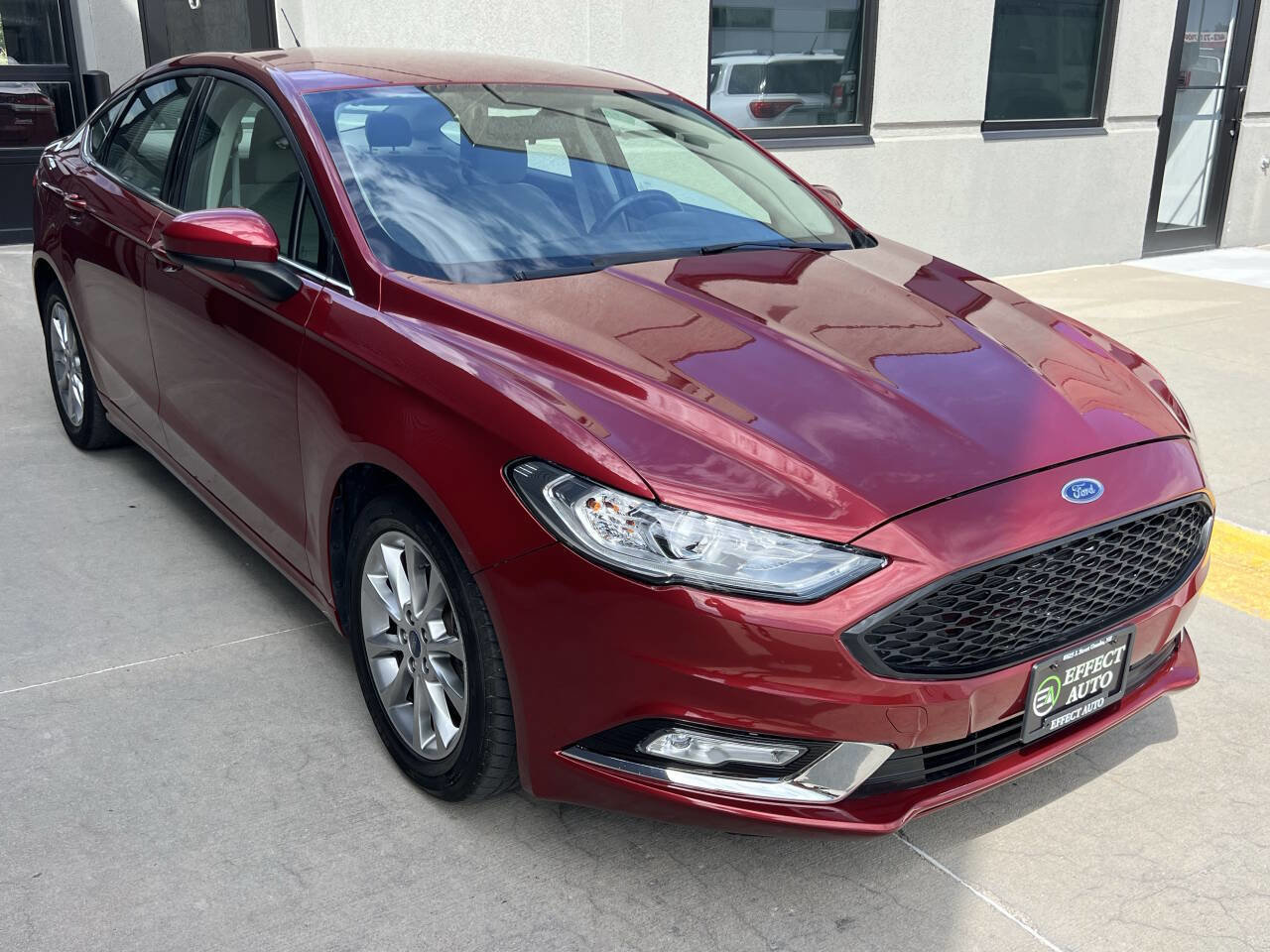 Used 2017 Ford Fusion SE FWD image 7