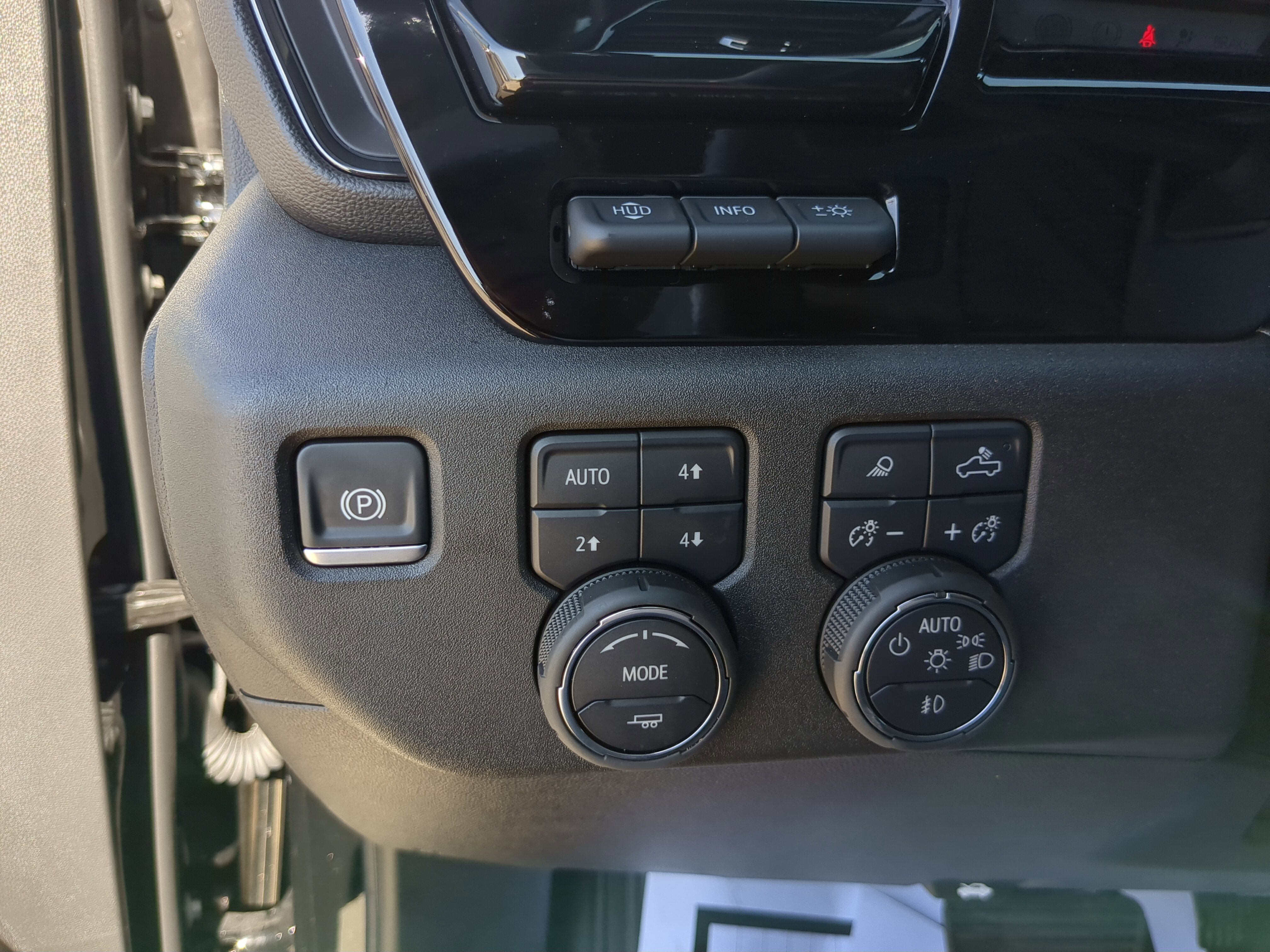 Used 2025 Chevrolet Silverado 2500 ZR2 w/ Technology Package image 29