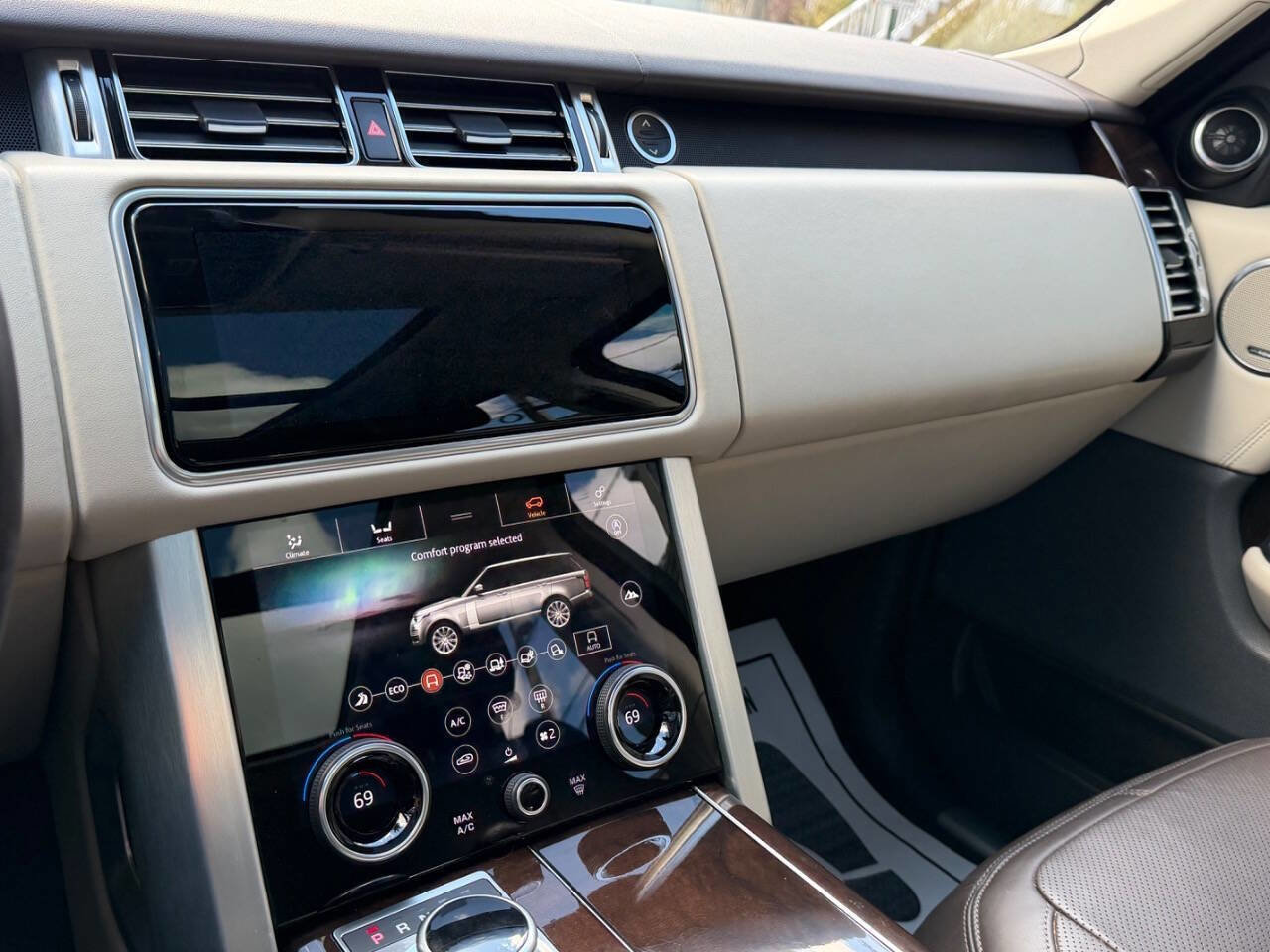 Used 2022 Land Rover Range Rover Westminster Edition image 27