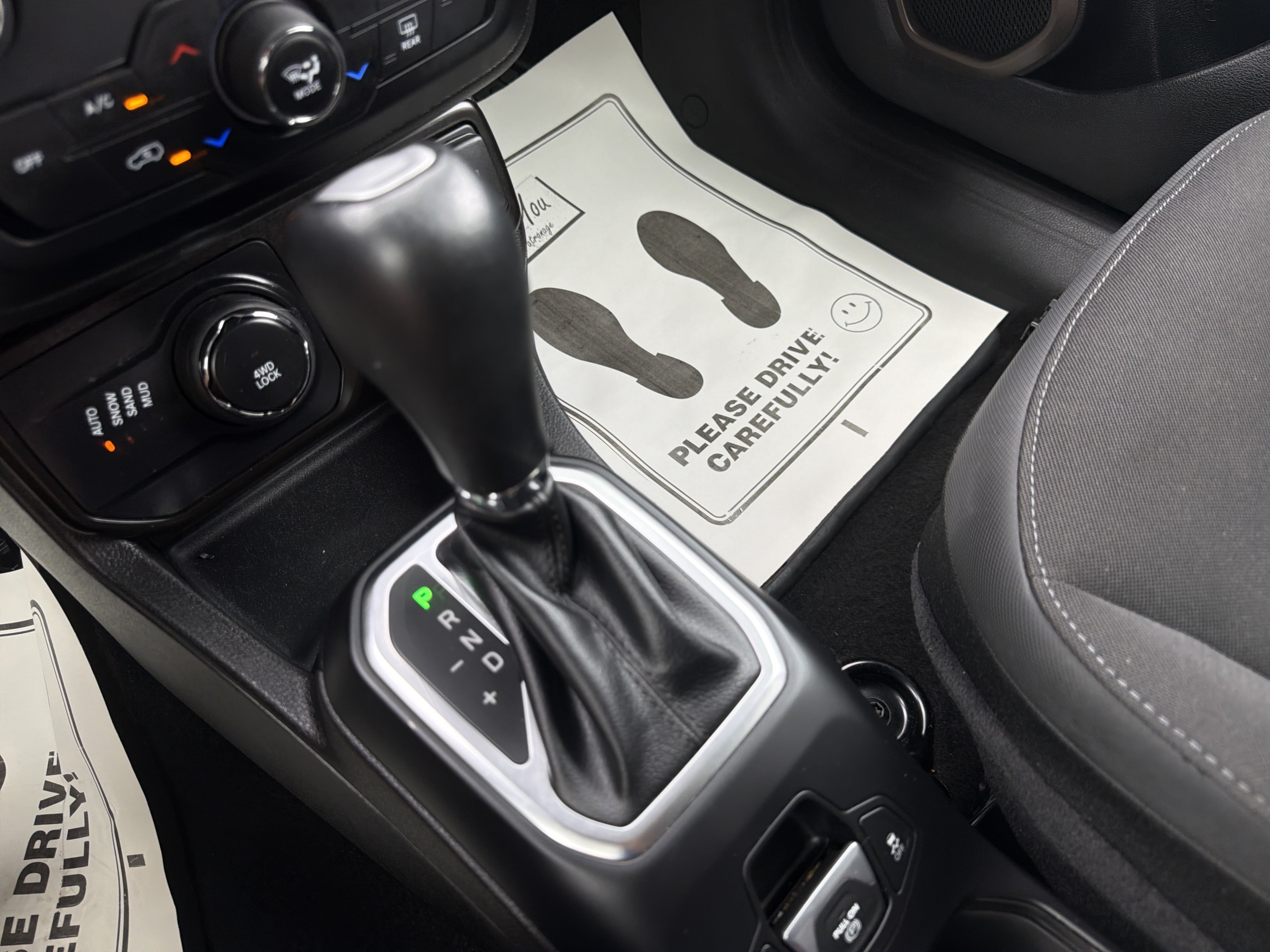 Used 2023 Jeep Renegade Latitude AWD/4WD image 23