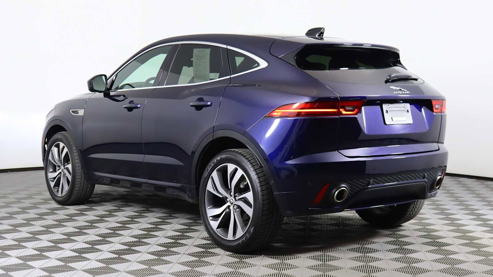 Used 2024 Jaguar E-PACE R-Dynamic SE image 5