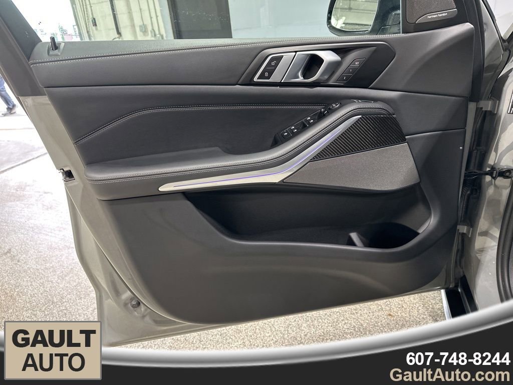 Certified 2025 BMW X5 xDrive40i w/ M Sport Package image 12