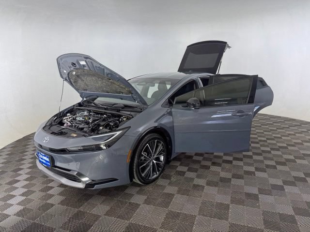 Used 2025 Toyota Prius XLE FWD image 15