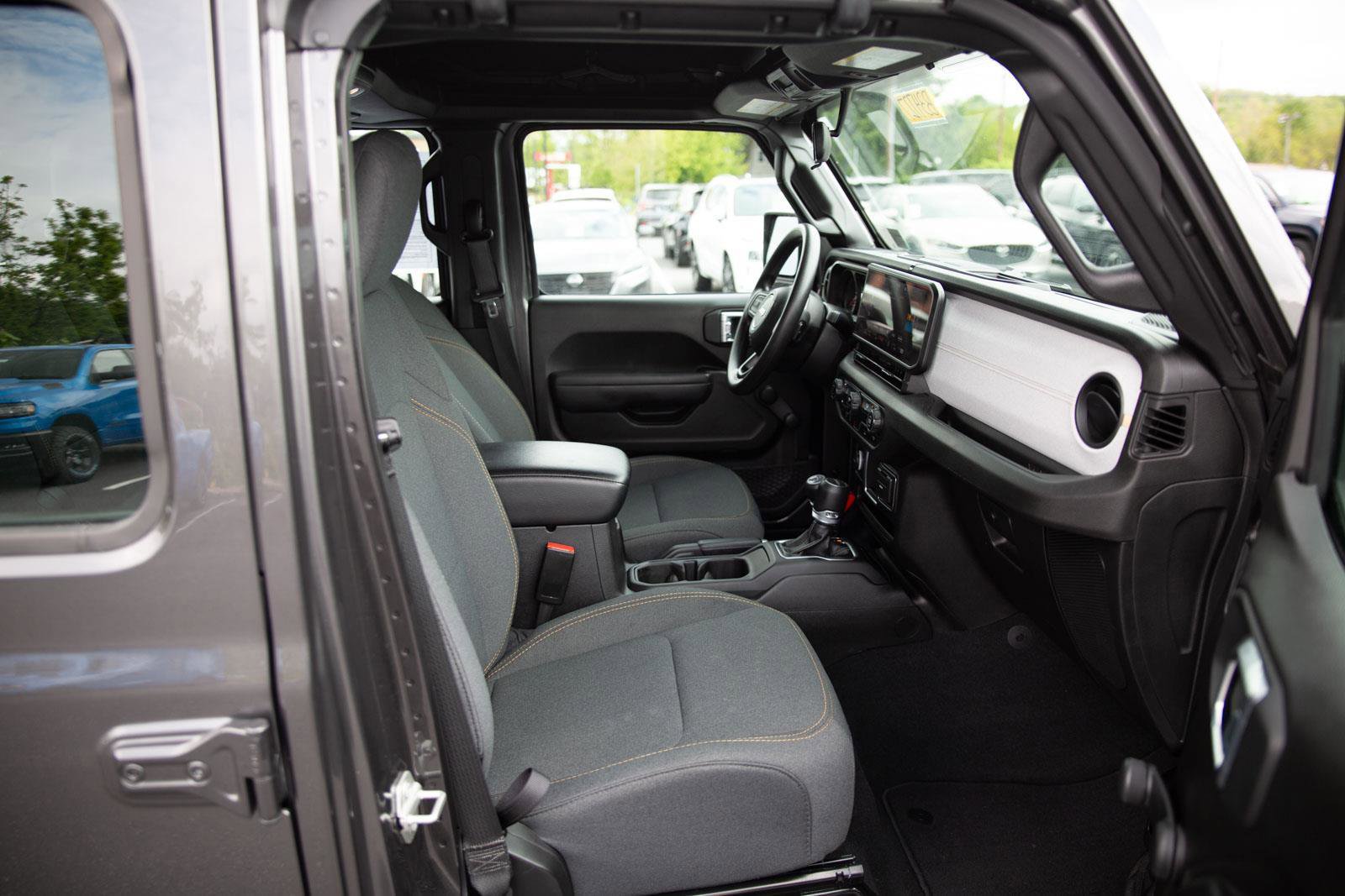 Used 2024 Jeep Gladiator Sport AWD/4WD image 23