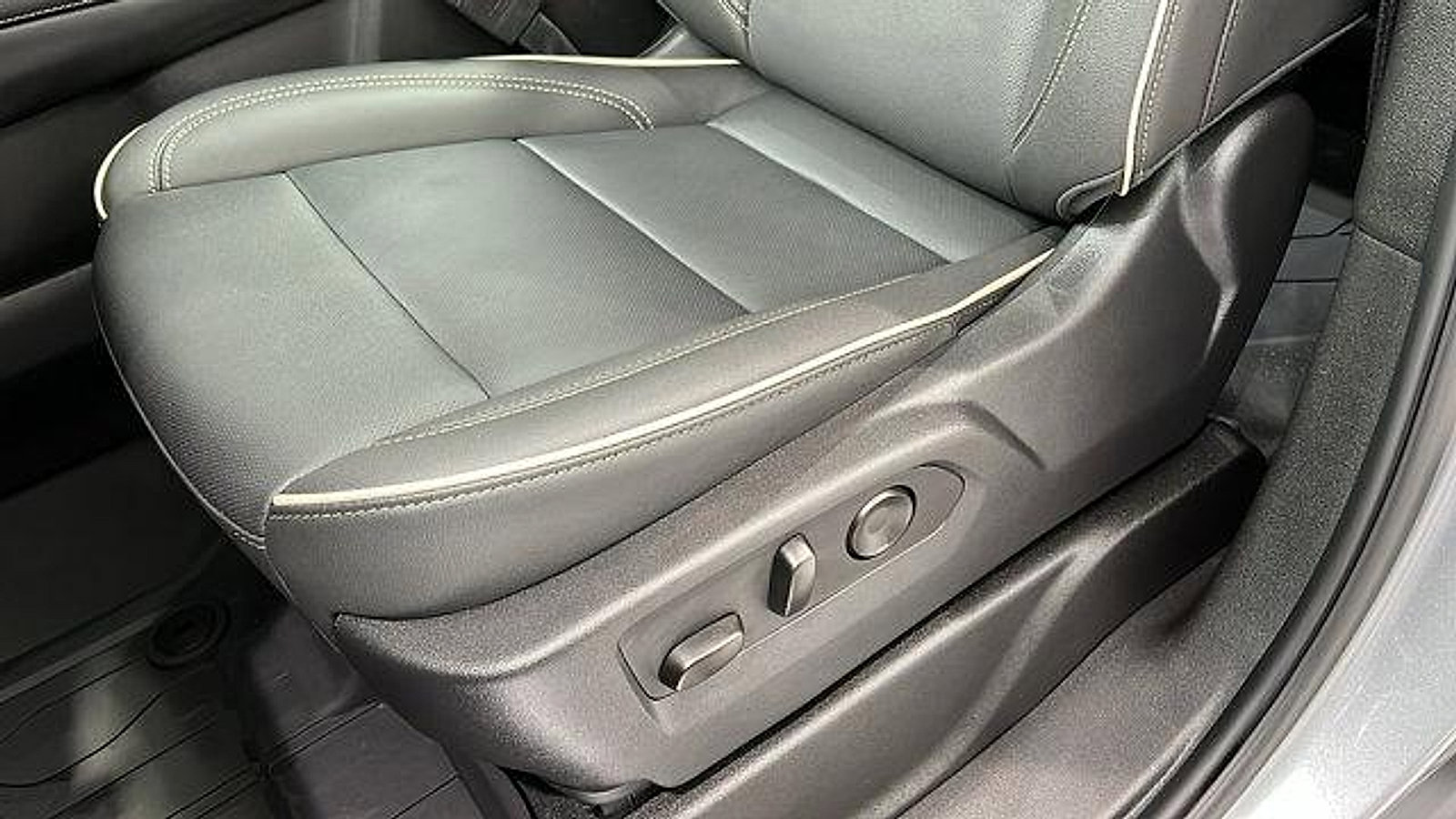 New 2025 Chevrolet Suburban Premier w/ Sun And Tow Package image 17