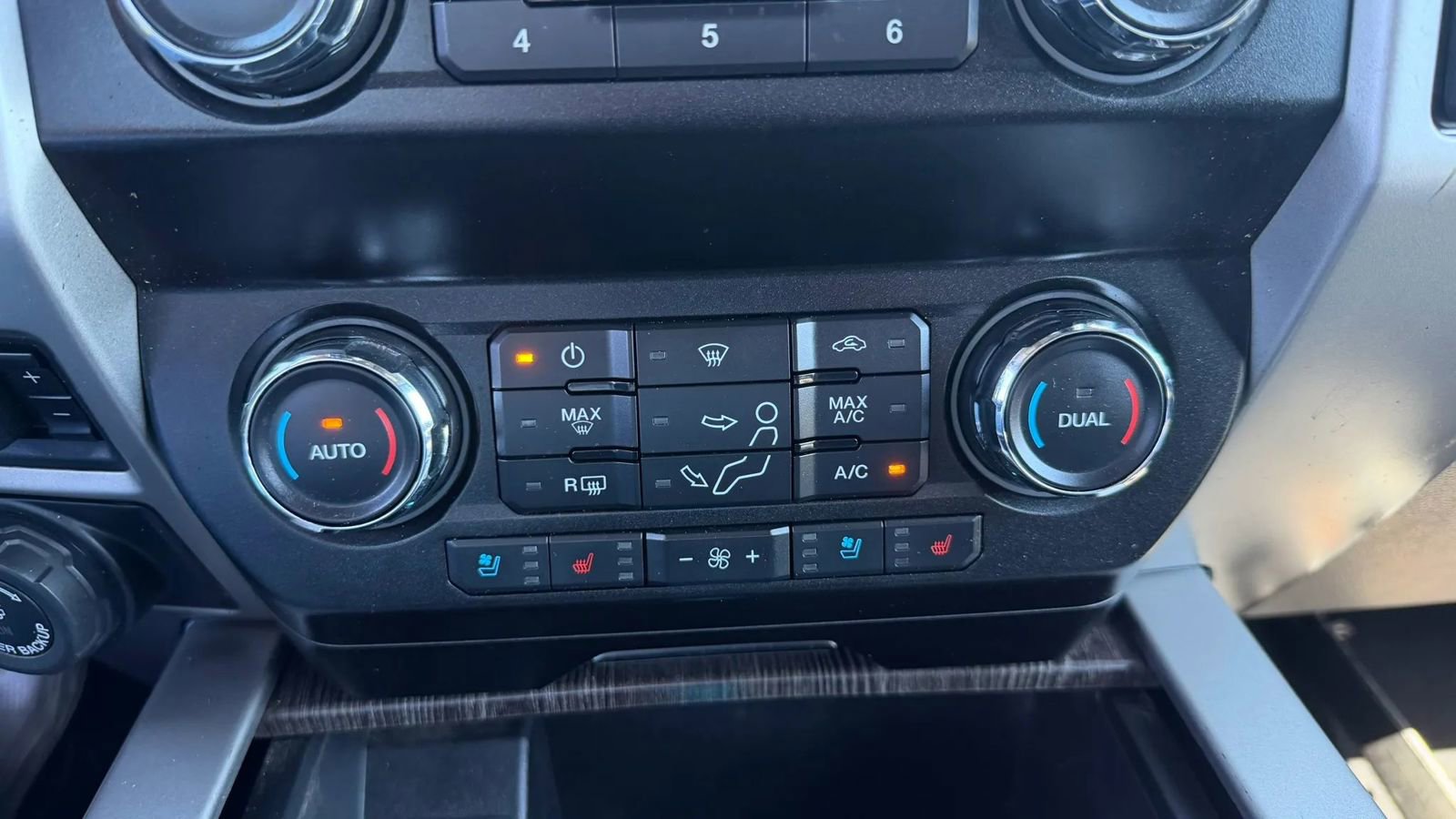 Used 2020 Ford F350 Lariat w/ Lariat Value Package AWD/4WD image 13