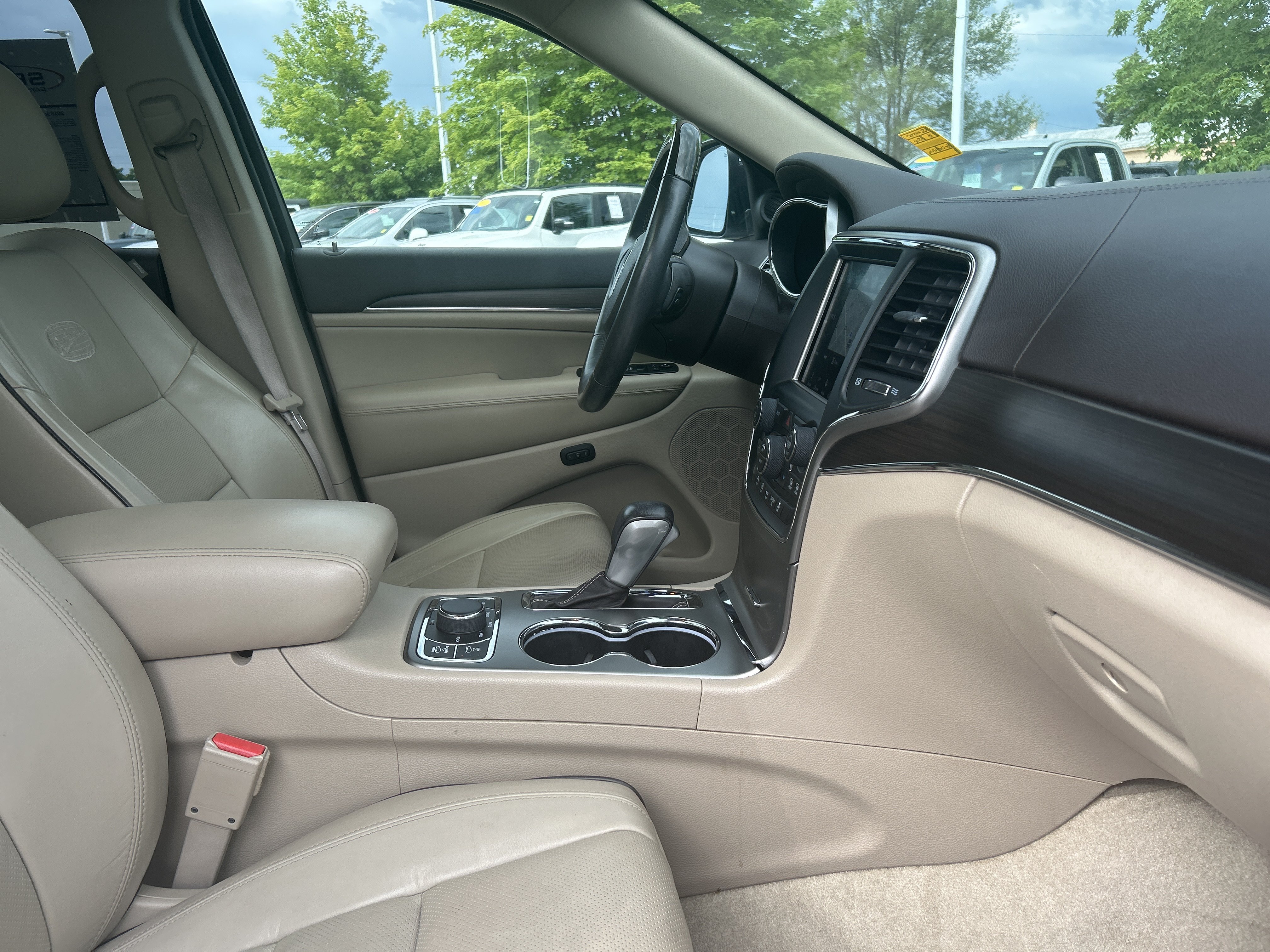 Used 2018 Jeep Grand Cherokee Overland AWD/4WD image 9