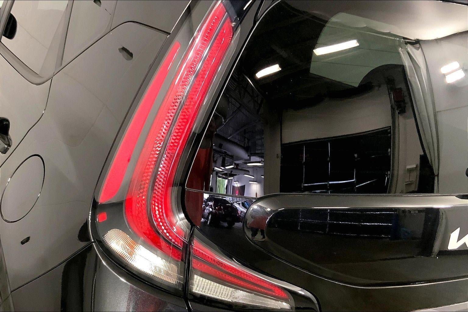 Used 2025 Kia Soul LX w/ LX Technology Package FWD image 27