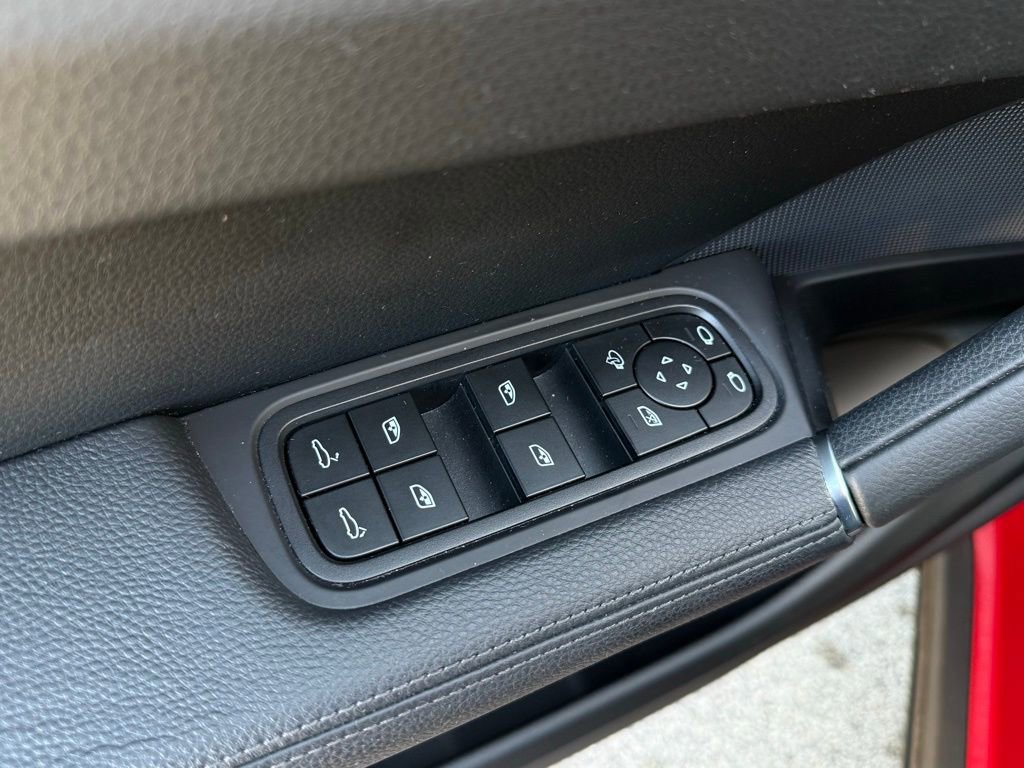 Used 2023 Porsche Cayenne image 23