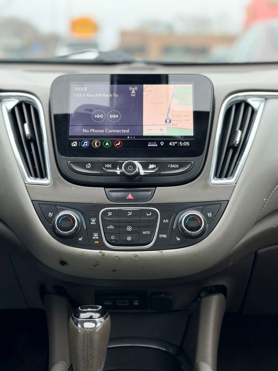 Used 2019 Chevrolet Malibu Premier w/ Sun and Wheel Package FWD image 10