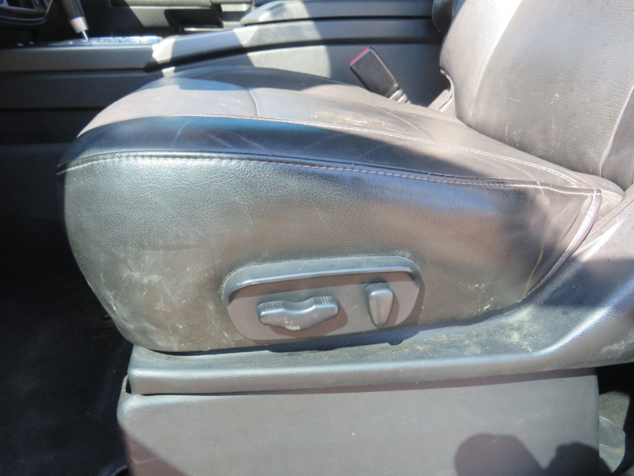 Used 2011 Nissan Armada Platinum image 23