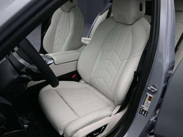 New 2026 BMW 530i xDrive w/ M Sport Package image 13