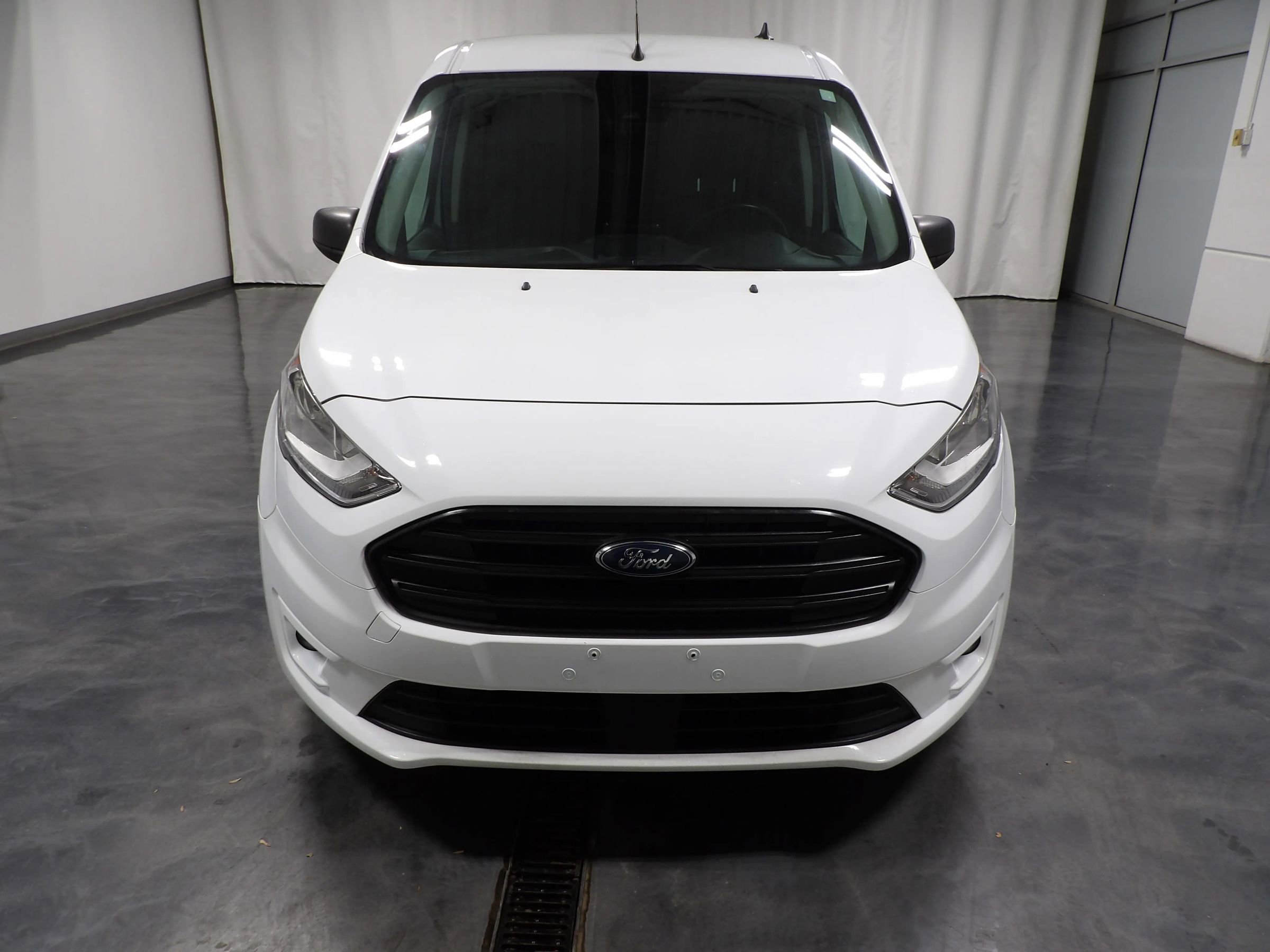 Used 2019 Ford Transit Connect XLT image 2
