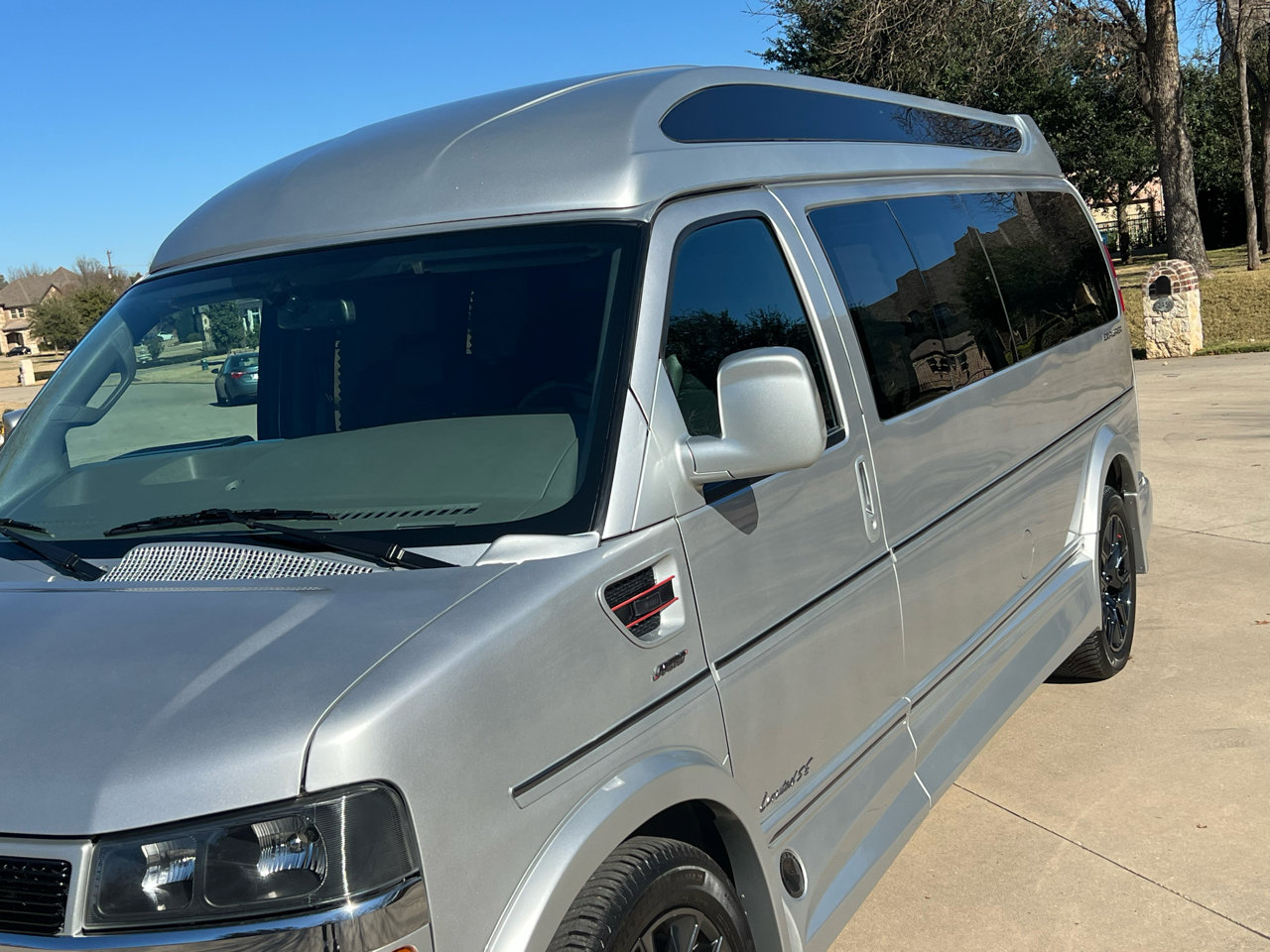 Used 2023 Chevrolet Express 2500 Extended image 20