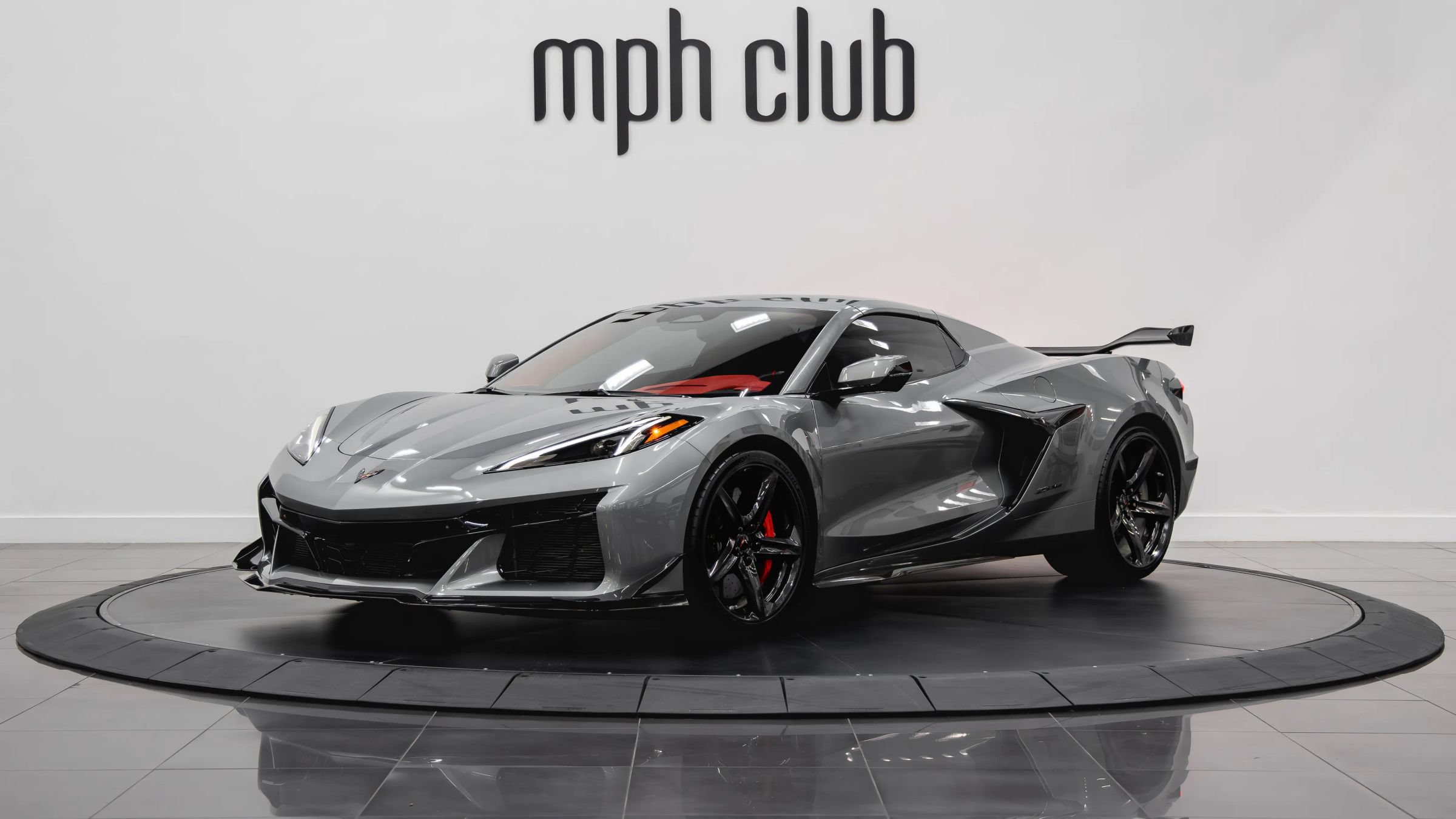 Used 2024 Chevrolet Corvette Z06 w/ Z07 Performance Package RWD image 4