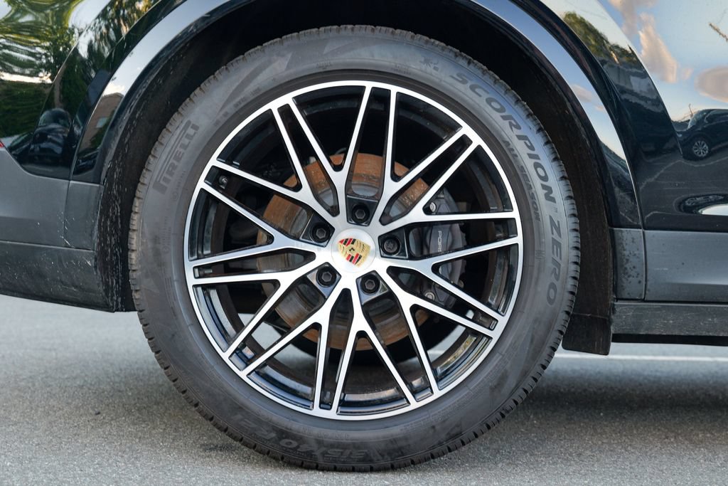 Used 2024 Porsche Cayenne Coupe AWD/4WD image 13