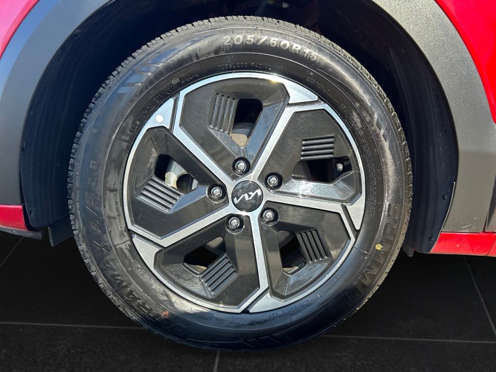 Used 2023 Kia Niro EX image 9