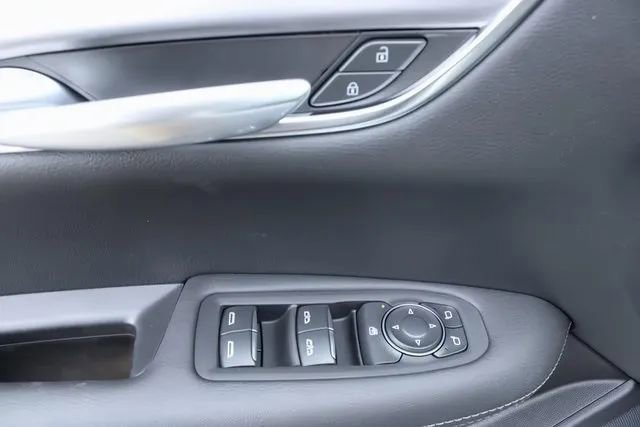 Used 2025 Cadillac XT5 Luxury image 10