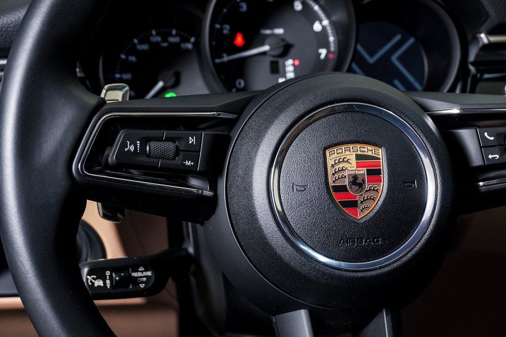 Certified 2025 Porsche Macan image 20
