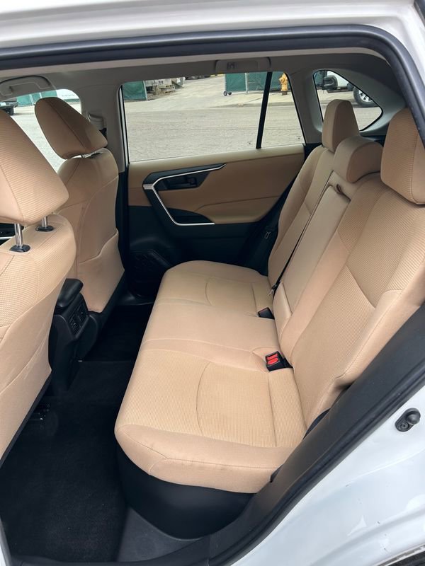Used 2021 Toyota RAV4 LE image 17
