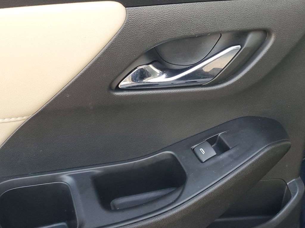 Used 2023 Chevrolet Traverse LS image 44