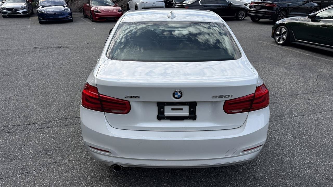 Used 2018 BMW 320i xDrive Sedan AWD/4WD image 16