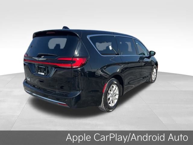 Used 2025 Chrysler Pacifica Select image 7