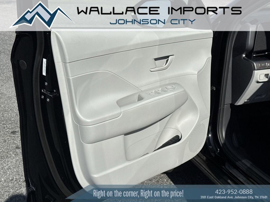 Used 2025 Hyundai Kona SEL image 12