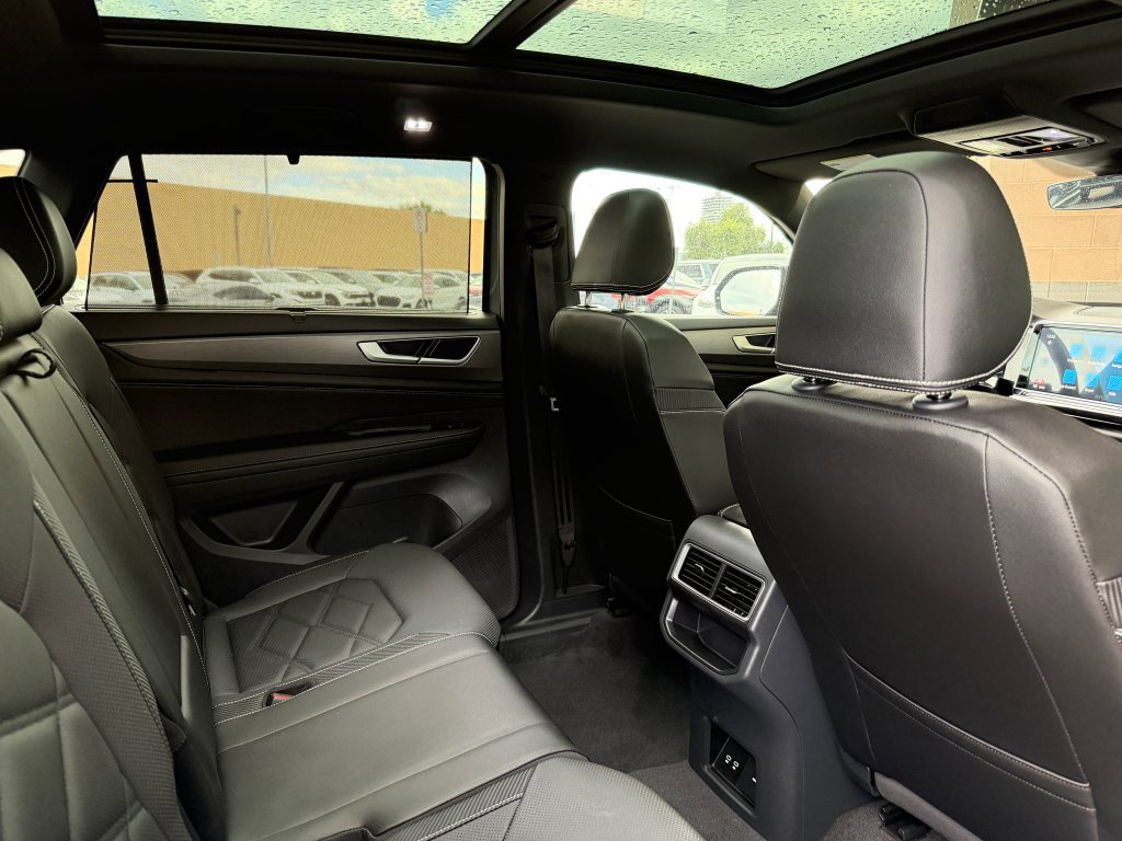 Used 2024 Volkswagen Atlas Cross Sport SE w/ Panoramic Sunroof Package image 37