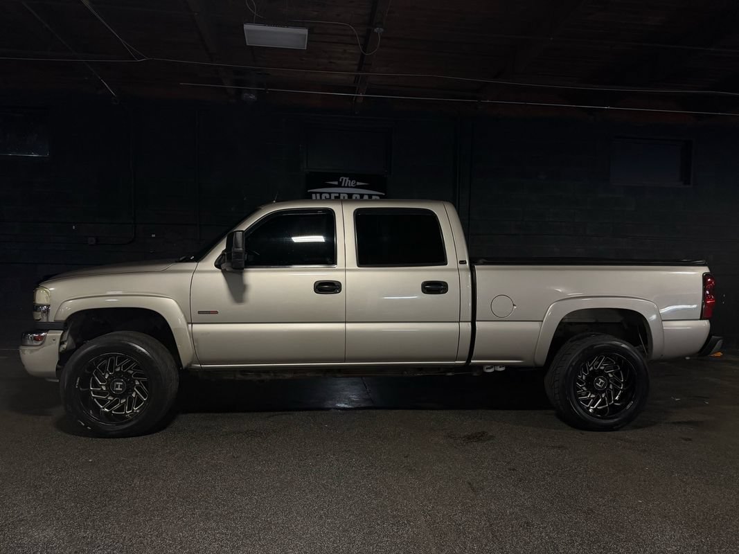 Used 2005 GMC Sierra 2500 SLT w/ Heavy-Duty Power Package AWD/4WD image 3