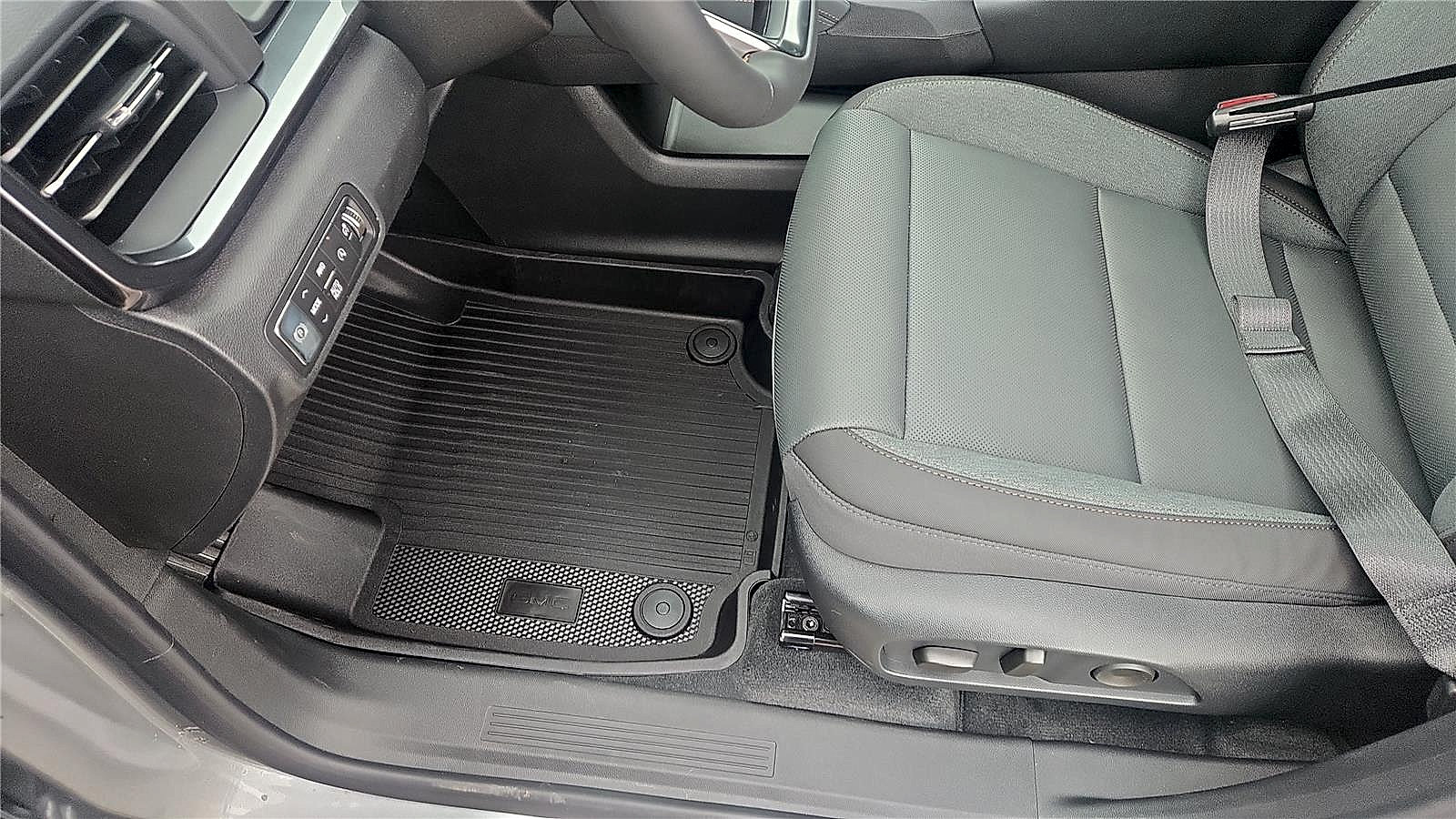 New 2026 GMC Terrain AT4 w/ LPO, Floor Liner Package AWD/4WD image 31