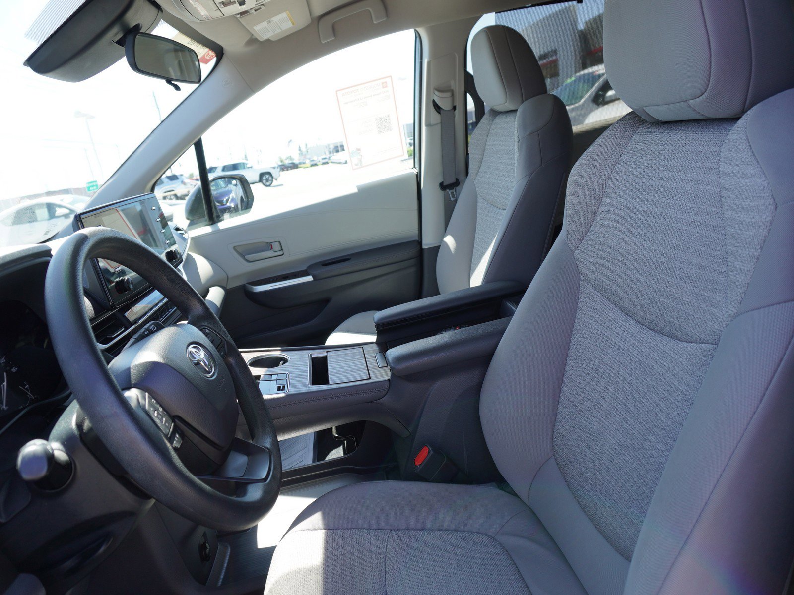 Used 2022 Toyota Sienna LE image 25