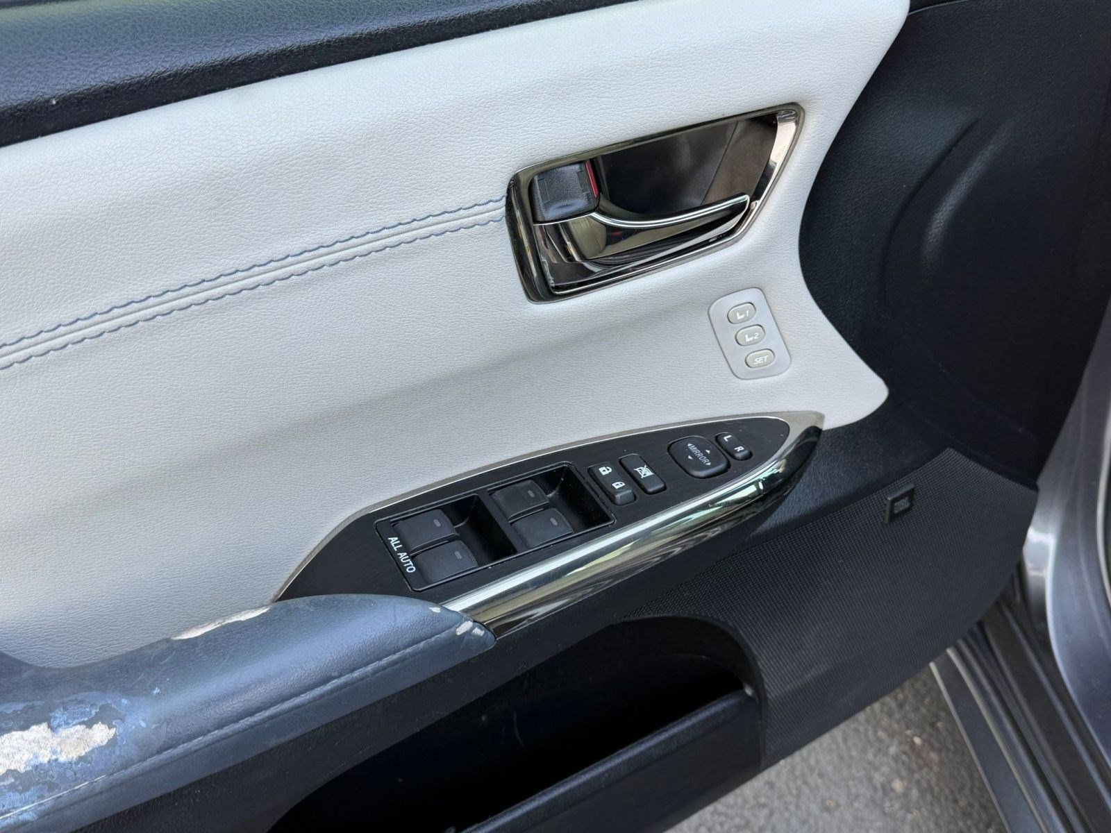 Used 2015 Toyota Avalon Limited FWD image 12